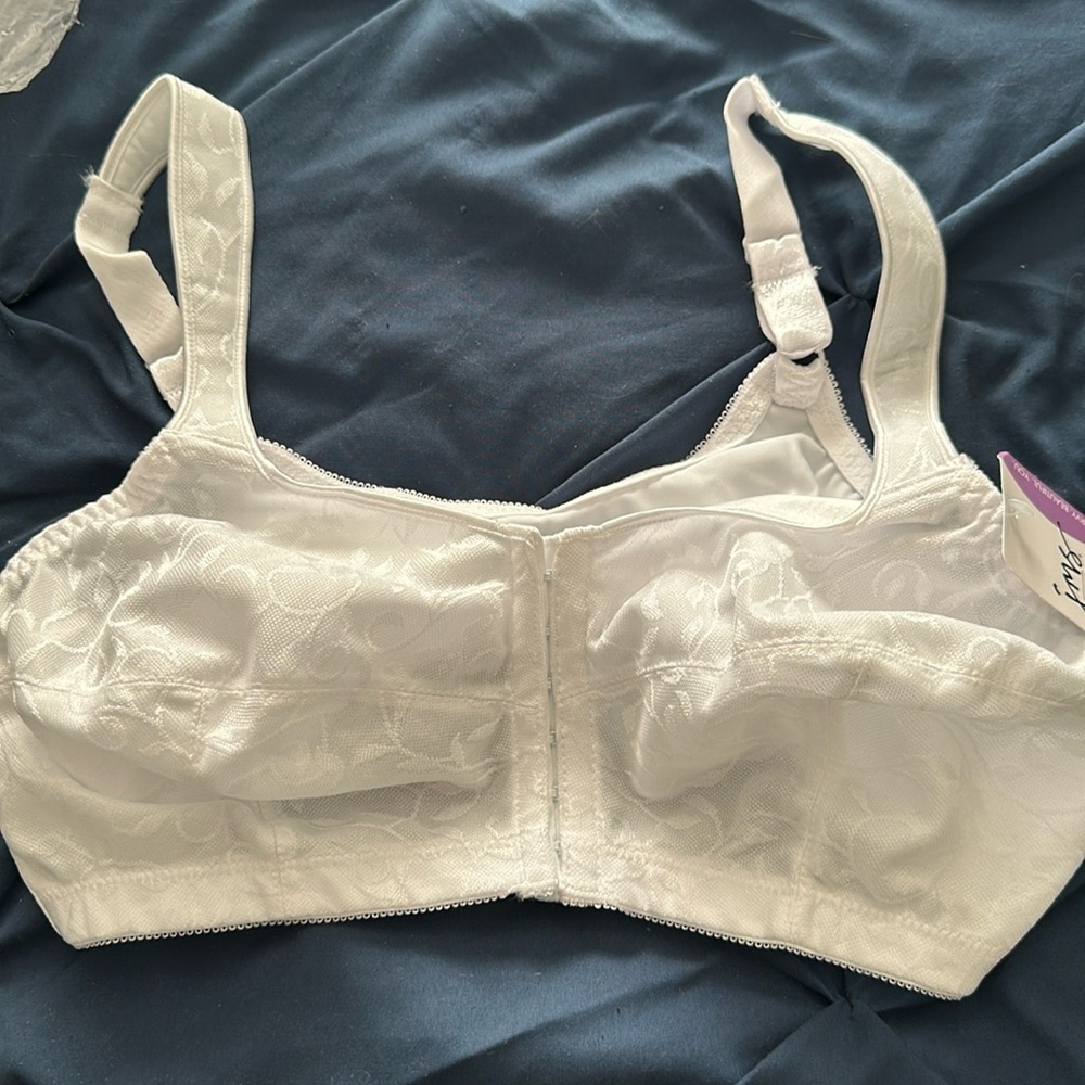 BRAND NEW Hanes Just My Size Bra